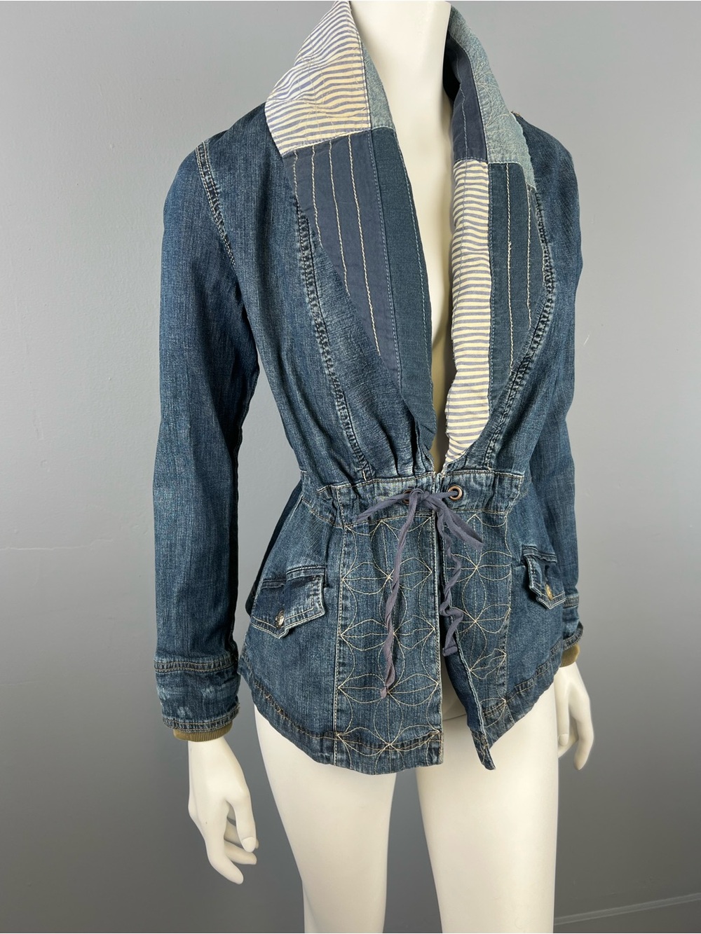 HOLDING HORSES  Anthropologie 98% cotton Blue Denim Drawstring Jacket